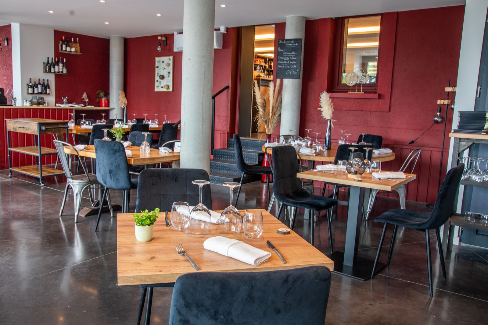 La salle du restaurant Les terres rouges